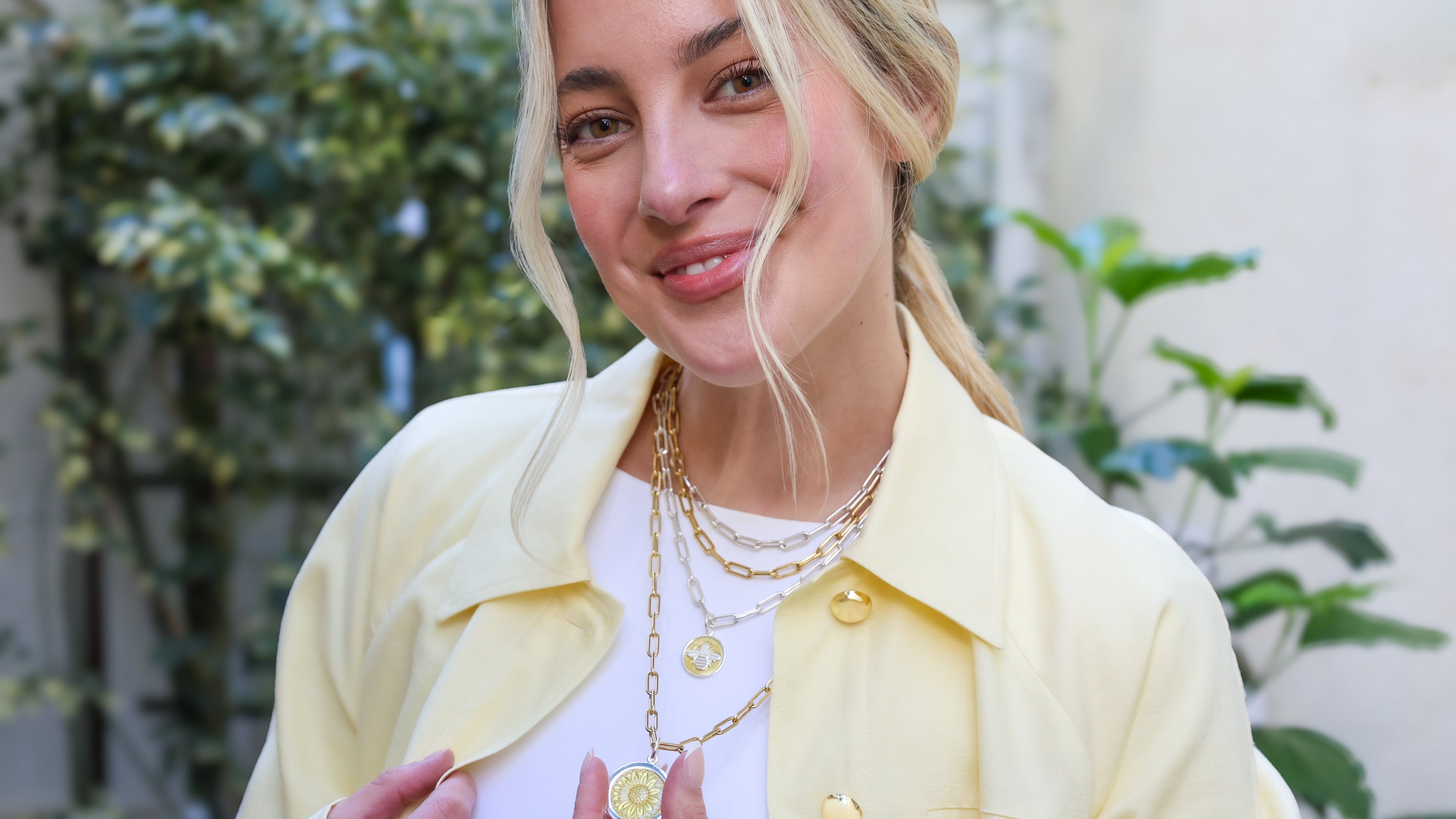 Mixed metal pendant looks