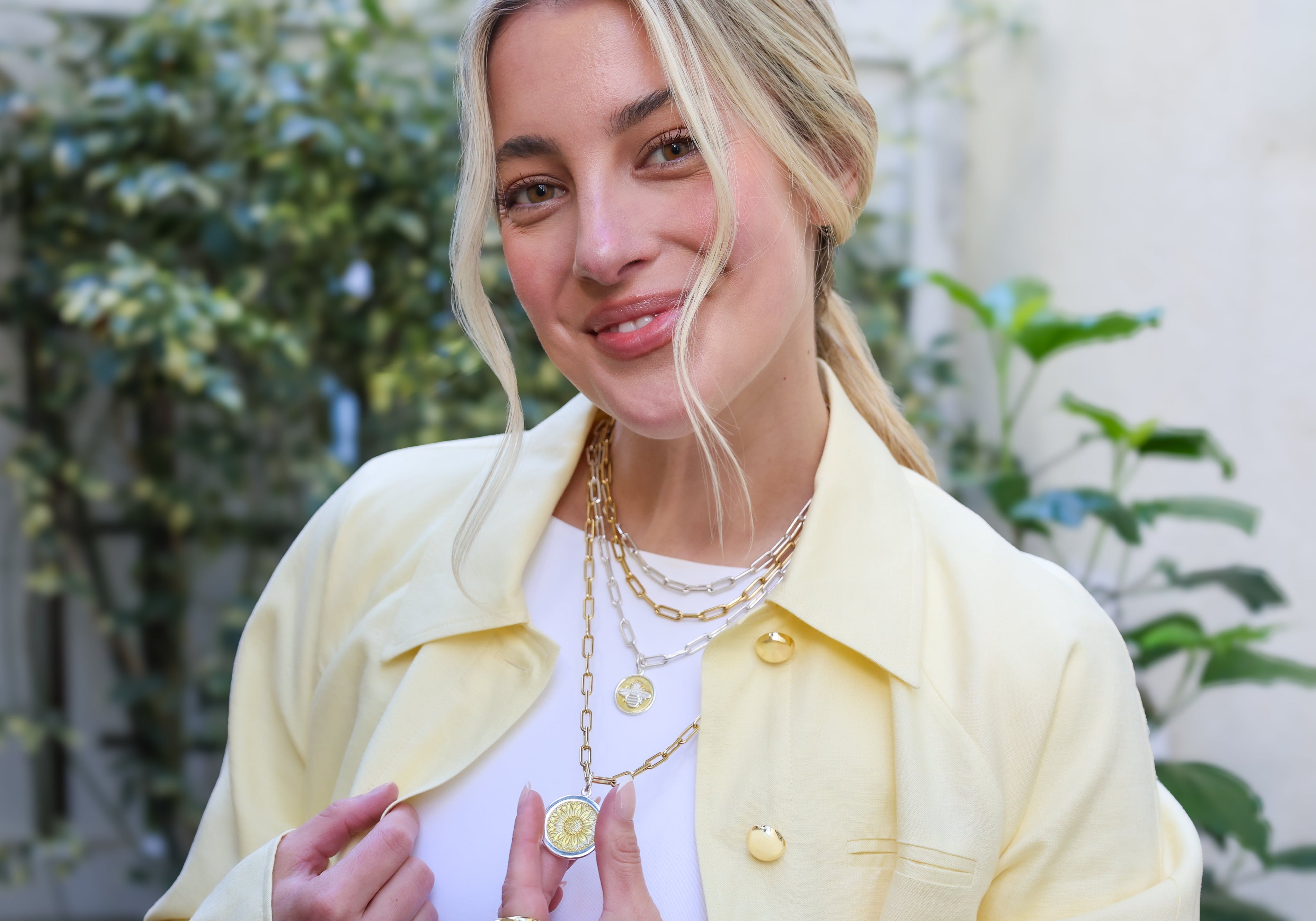 Mixed metal pendant looks