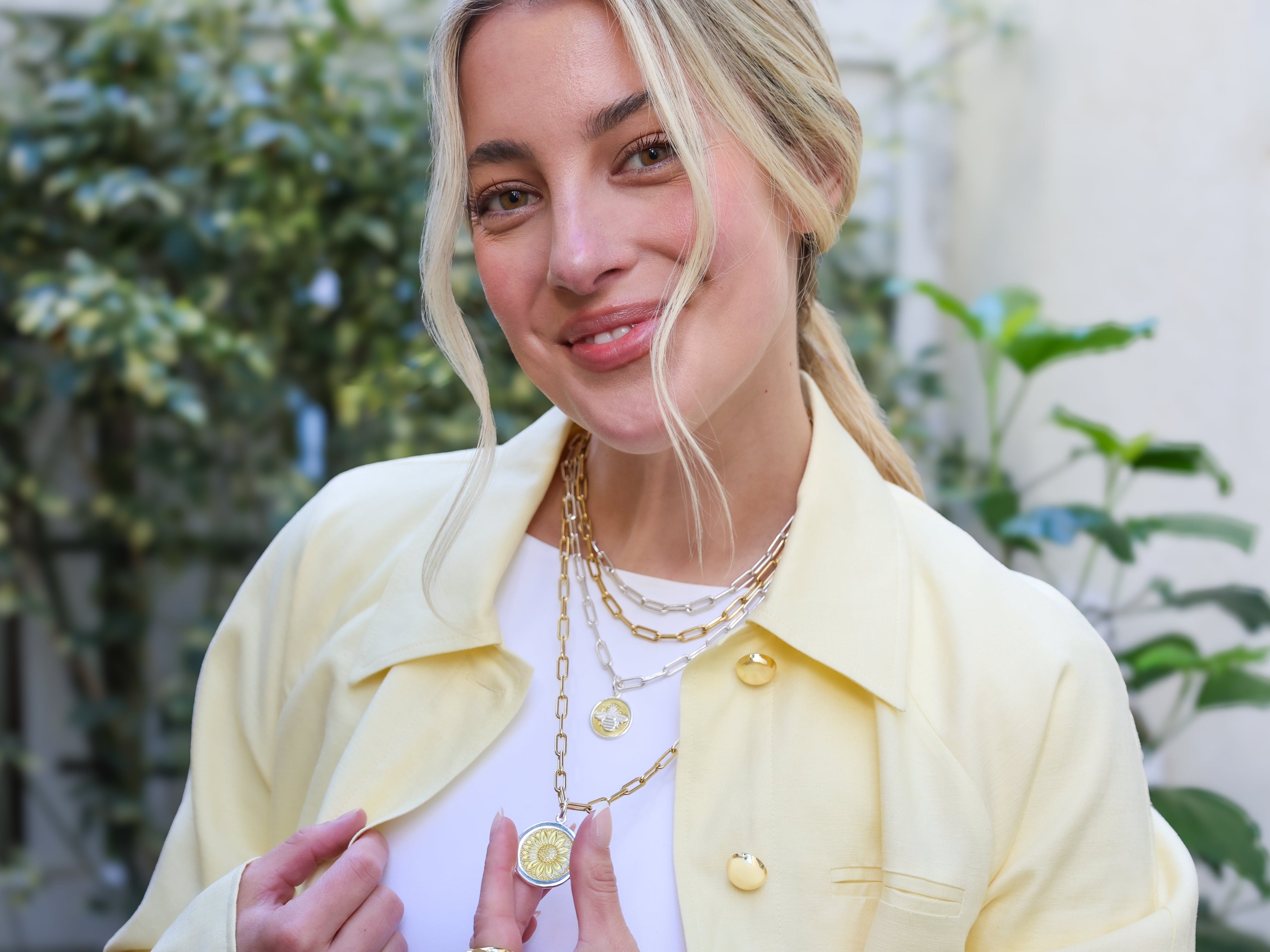 Mixed metal pendant looks