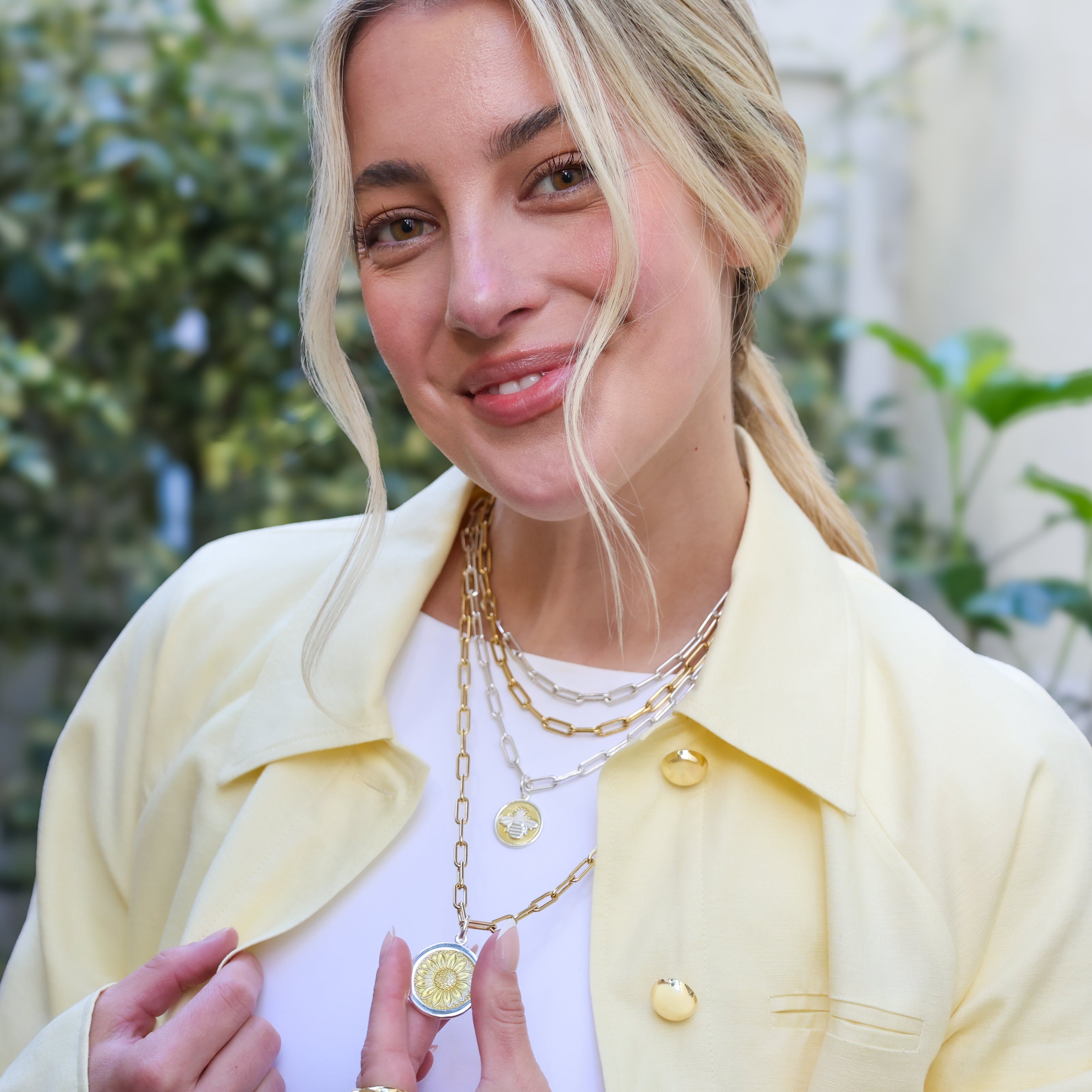Mixed metal pendant looks